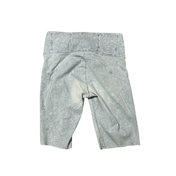 Lululemon Fast and Free Short 10" in City Grit White Blue Fog - size 8 - Picture 5 of 10